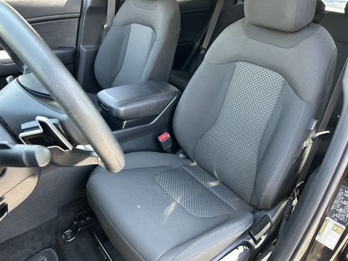 Used 2023 Kia Sportage LX AWD/4WD image 18