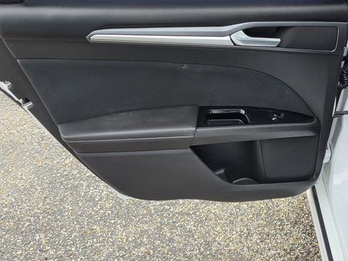 Used 2016 Ford Fusion SE FWD image 27