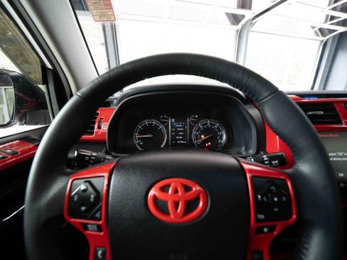 Used 2020 Toyota 4Runner Venture w/ Moonroof Package AWD/4WD image 15