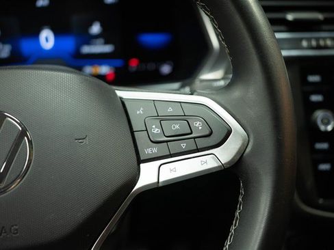 Used 2022 Volkswagen Tiguan SE w/ Panoramic Sunroof Package image 25