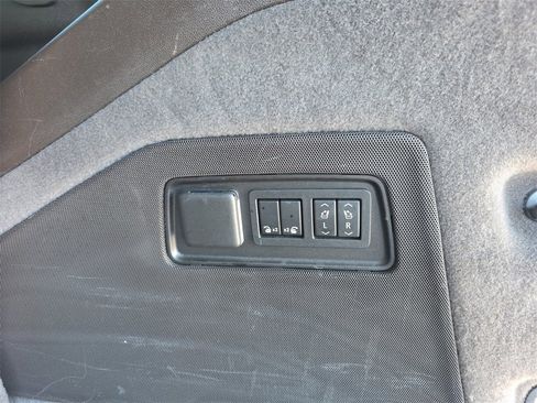 Used 2022 Cadillac Escalade Premium Luxury w/ LPO, Radiant Package image 43