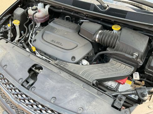 Used 2025 Chrysler Pacifica Limited FWD image 31