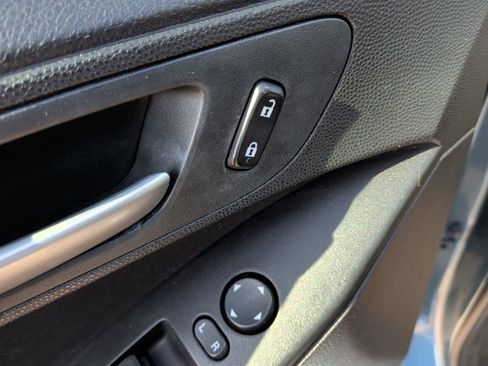 Used 2011 MAZDA MAZDA3 i Touring FWD image 6