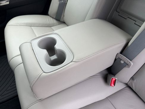 Used 2016 Toyota Avalon XLE Plus FWD image 49