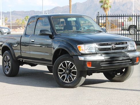 Used 2000 Toyota Tacoma PreRunner w/ Value Pkg RWD image 1