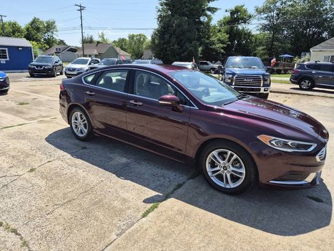 Used 2018 Ford Fusion SE w/ Fusion SE Technology Package FWD image 5