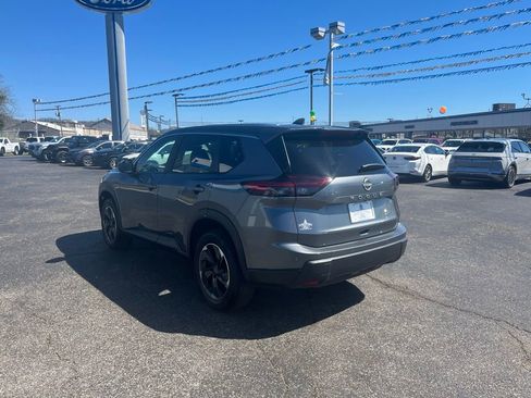 Used 2025 Nissan Rogue SV AWD/4WD image 4