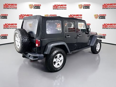 Used 2017 Jeep Wrangler Unlimited Rubicon AWD/4WD image 13
