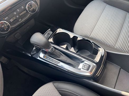 Used 2025 Chevrolet Trax LT image 39