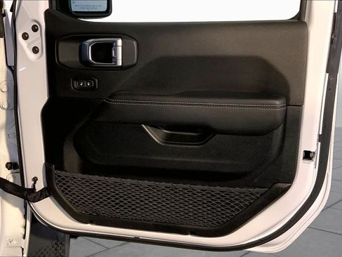 Used 2021 Jeep Wrangler Unlimited Sahara w/ Dual Top Group AWD/4WD image 23