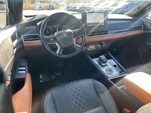 Used 2024 Mitsubishi Outlander SEL image 5