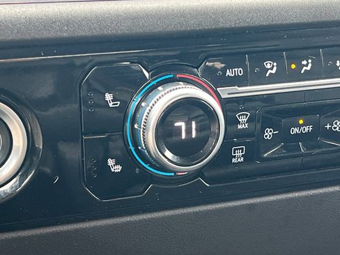 Used 2024 GMC Sierra 1500 SLT image 28