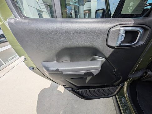 Used 2024 Jeep Wrangler Unlimited Rubicon w/ Capability Package image 45