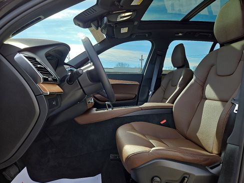 Certified 2023 Volvo XC90 B6 Plus w/ Protection Package Premier image 13