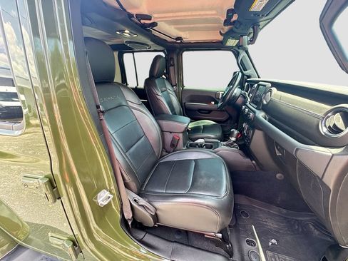 Used 2022 Jeep Wrangler Unlimited Sahara w/ Cold Weather Group AWD/4WD image 32