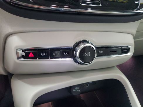 New 2025 Volvo XC40 B5 Plus AWD/4WD image 30