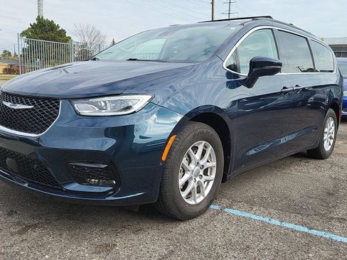 Used 2022 Chrysler Pacifica Touring-L FWD image 5