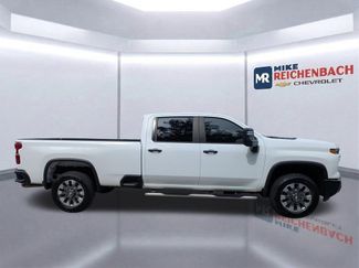 Used 2024 Chevrolet Silverado 2500 Custom w/ Custom Value Package AWD/4WD video 3