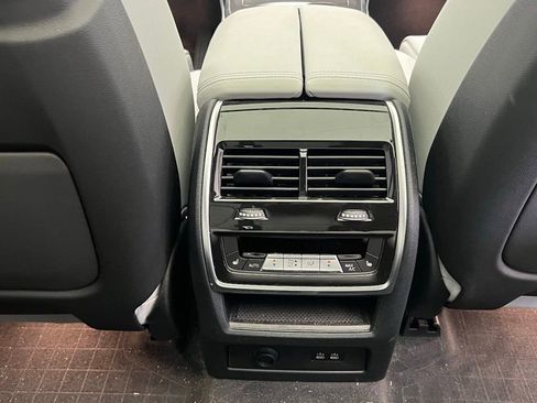 Certified 2024 BMW X7 xDrive40i w/ Premium Package image 10