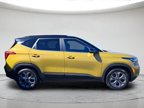 Used 2024 Kia Seltos S AWD/4WD image 2