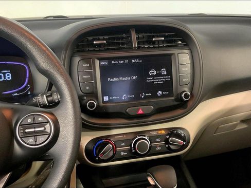 Used 2025 Kia Soul LX FWD image 6