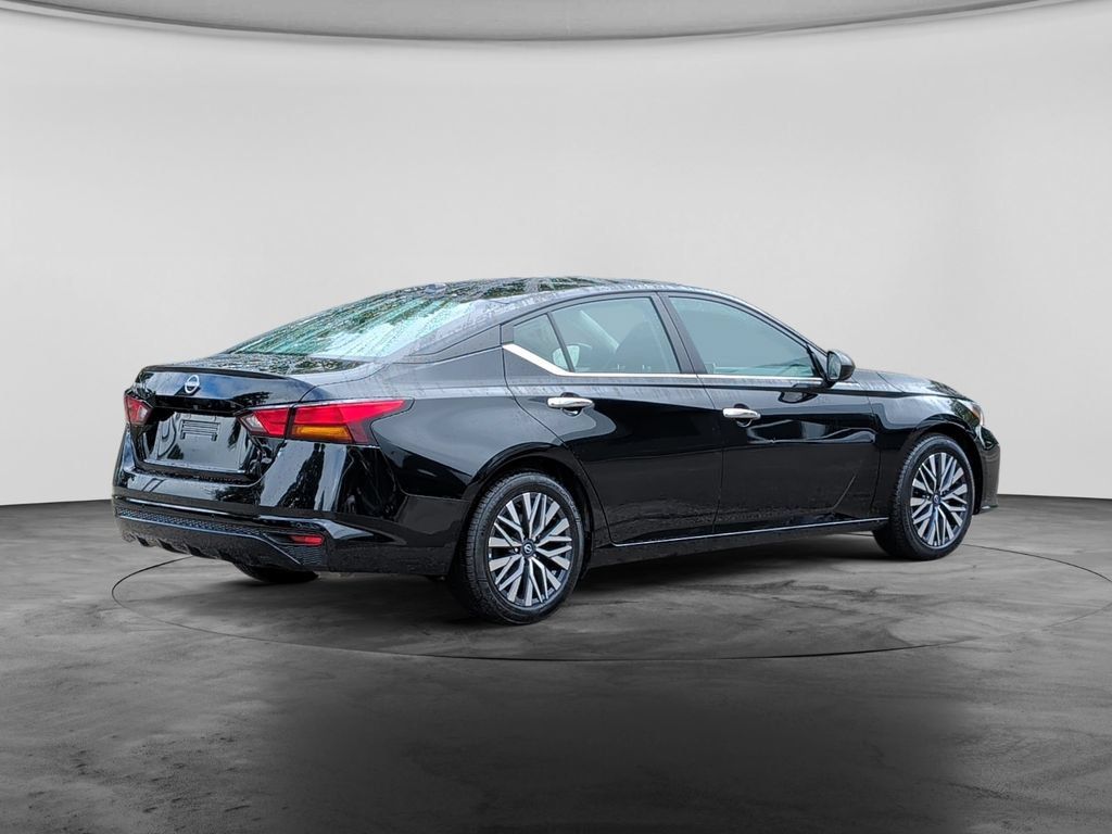 Used 2025 Nissan Altima 2.5 SV FWD image 7