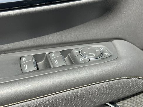 Used 2025 Chevrolet Suburban Premier AWD/4WD image 19