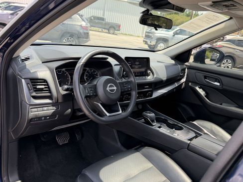 Used 2024 Nissan Rogue SV w/ SV Premium Package FWD image 16