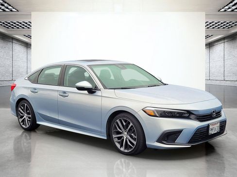 Used 2022 Honda Civic Touring image 2