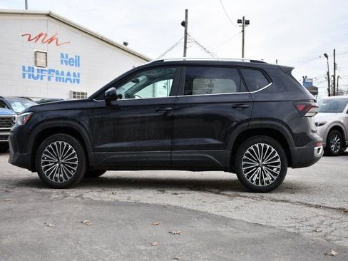 New 2026 Volkswagen Taos SE image 4