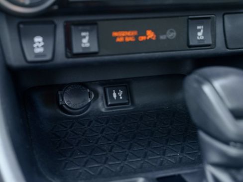 Used 2019 Toyota RAV4 XLE w/ Convenience Package FWD image 32