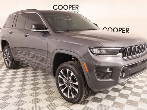 Used 2022 Jeep Grand Cherokee Overland w/ Luxury Tech Group IV AWD/4WD image 1