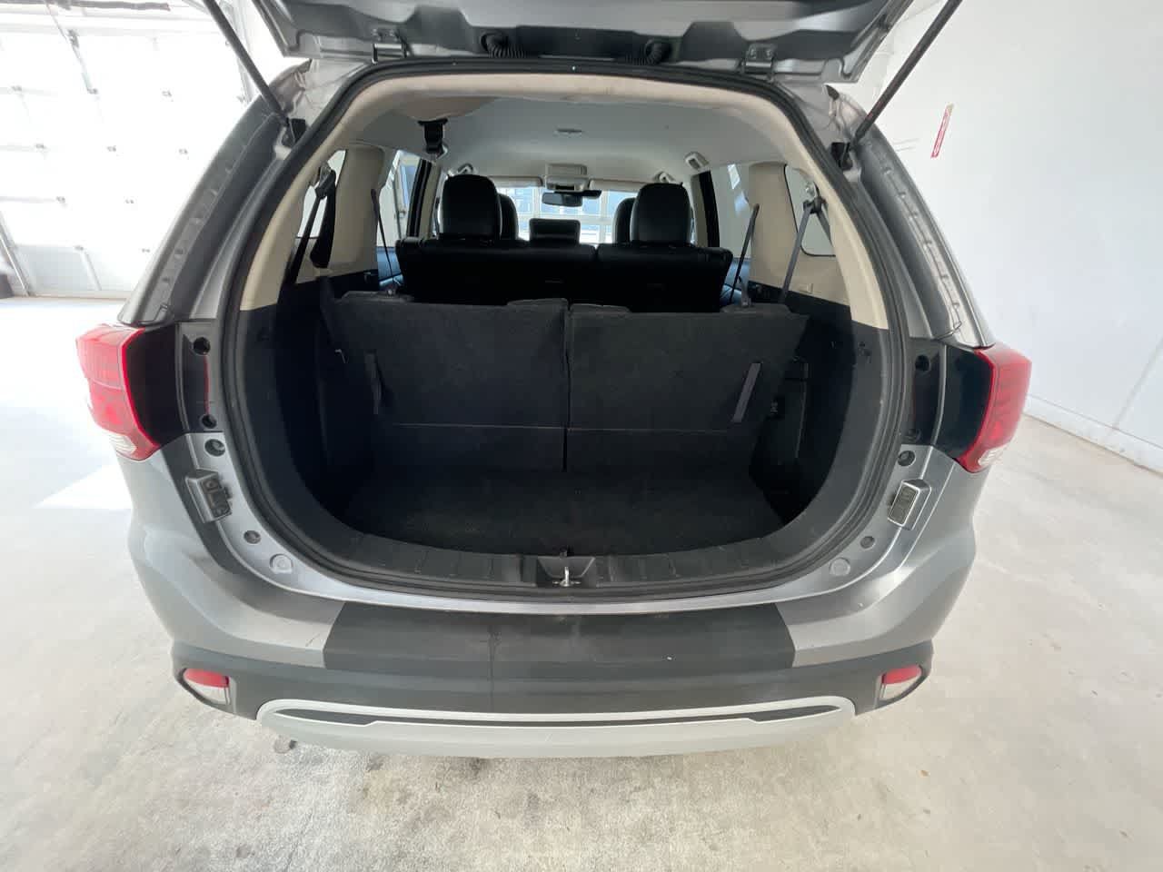 Used 2020 Mitsubishi Outlander SE AWD/4WD image 23