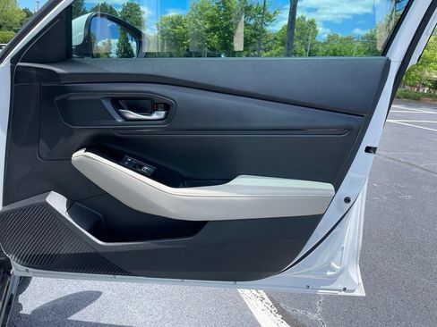 Certified 2025 Honda Accord Touring image 31