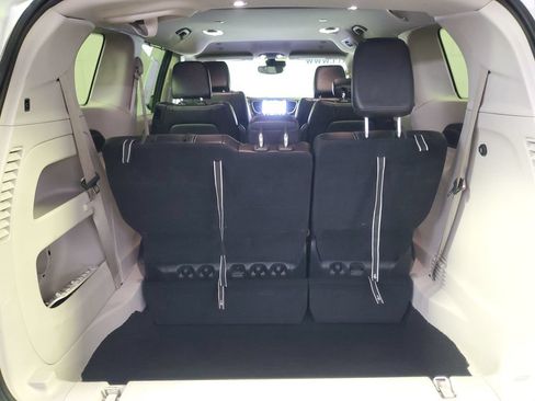 Used 2023 Chrysler Pacifica Touring-L FWD image 31