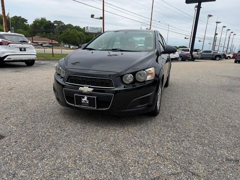 Used 2014 Chevrolet Sonic LT FWD image 9