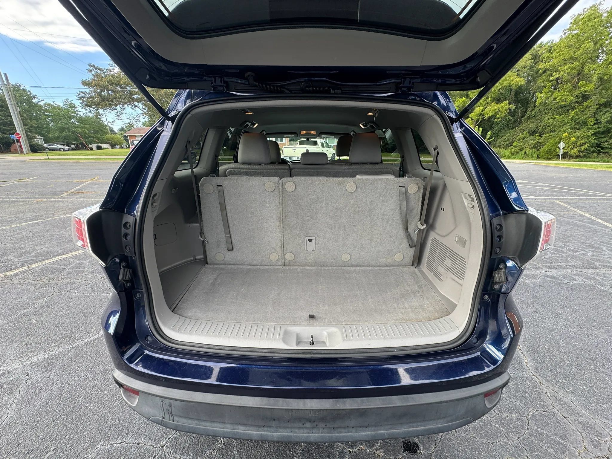 Used 2015 Toyota Highlander LE FWD image 17