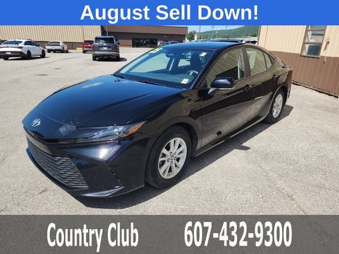 Used 2025 Toyota Camry LE FWD image 4