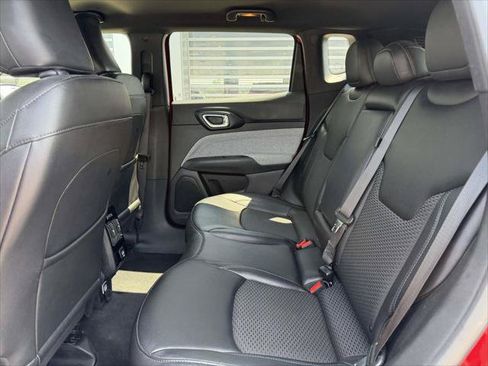 Used 2024 Jeep Compass Latitude AWD/4WD image 15