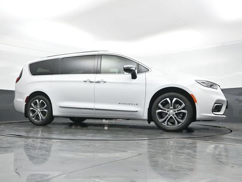 New 2026 Chrysler Pacifica Pinnacle w/ Trailer Tow Group AWD/4WD image 41