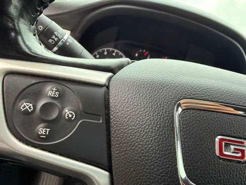 Used 2018 GMC Acadia SLE AWD/4WD image 22