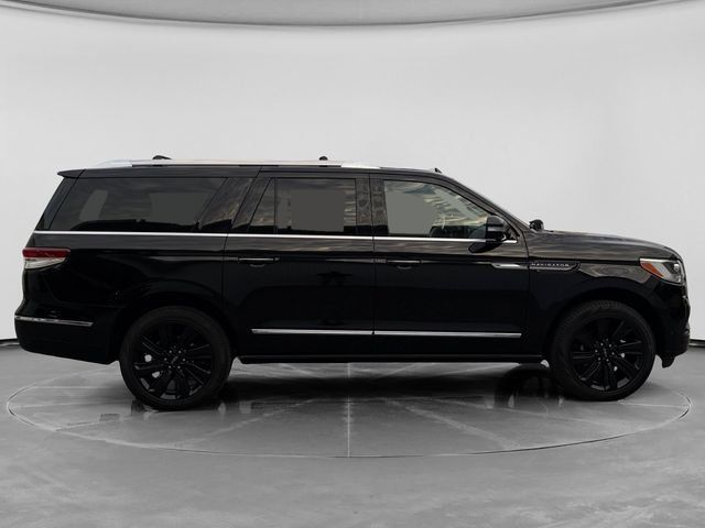 Used 2024 Lincoln Navigator L Reserve AWD/4WD image 2