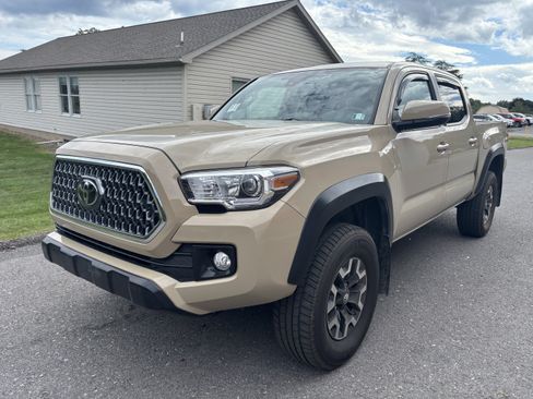 Used 2019 Toyota Tacoma TRD Off-Road w/ Technology Package AWD/4WD image 7