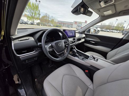 Used 2024 Toyota Grand Highlander XLE AWD/4WD image 12