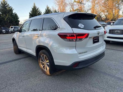 Used 2019 Toyota Highlander XLE image 2