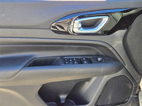 New 2026 Jeep Compass Latitude image 10