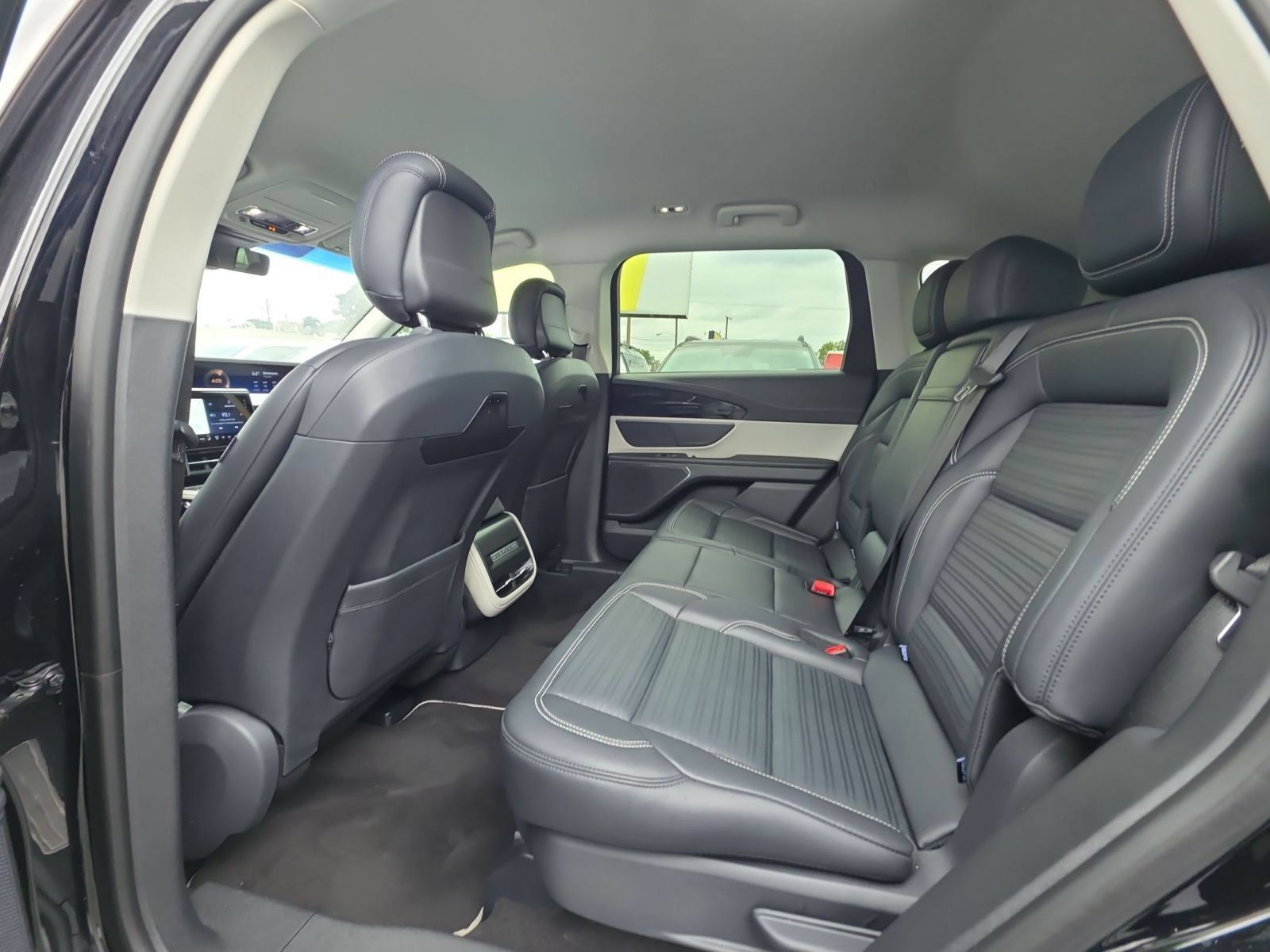 Used 2024 Lincoln Nautilus Reserve AWD/4WD image 33