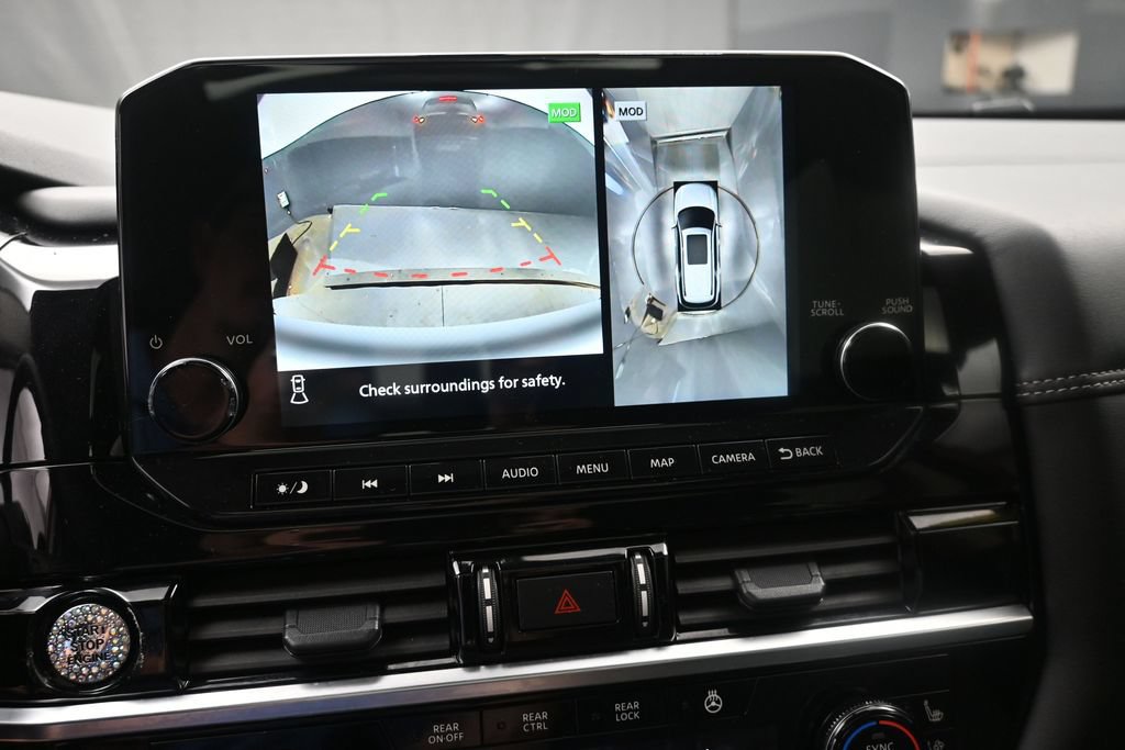 Used 2024 Nissan Pathfinder Platinum FWD image 12