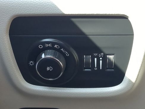 Used 2022 Jeep Grand Cherokee L Summit w/ Advanced Protech Group IV image 59