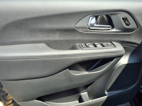 New 2026 Chrysler Pacifica Select image 9